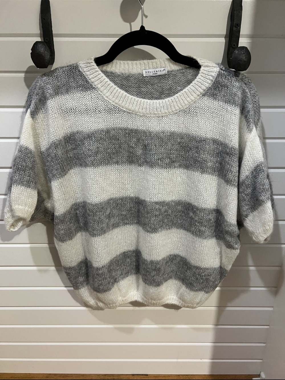 Short-Sleeve Crewneck Stripe Sweater - Gray/White